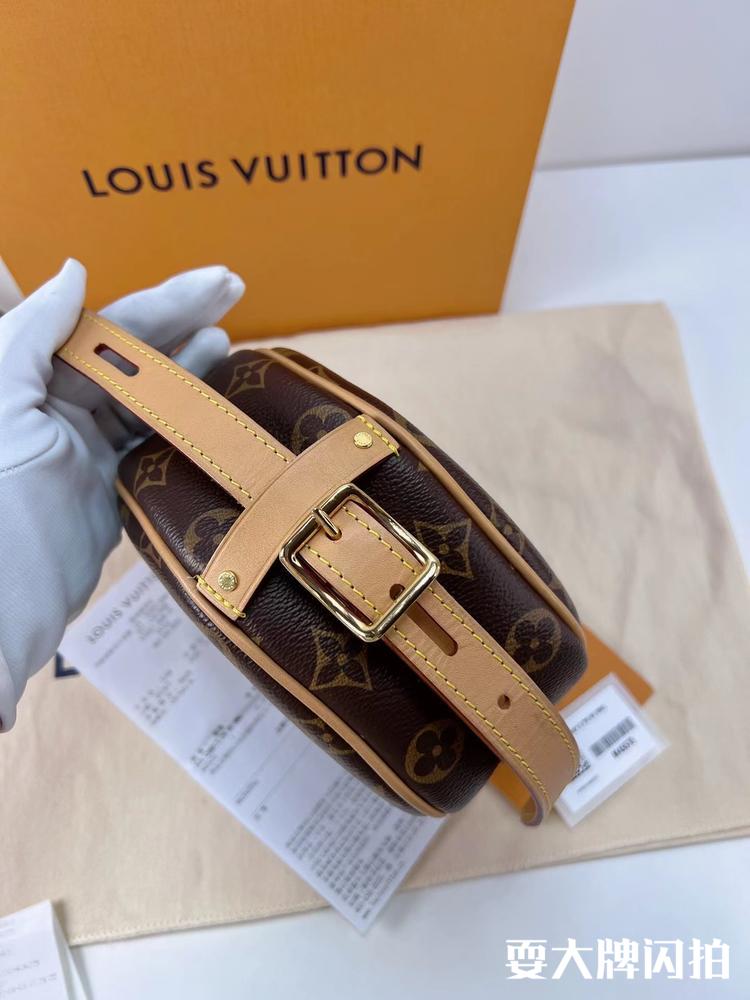 Louis Vuitton路易威登 大全套老花小号软圆饼包芯片款 LV大全套老花小号软圆饼包芯片款，精致法式复古的造型让人爱不释手，日常实用，专柜断货买不到，附件如图4月票好价带走